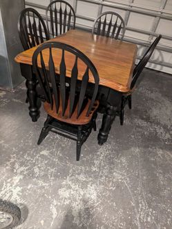 Dining table with 5 chairs with leaf