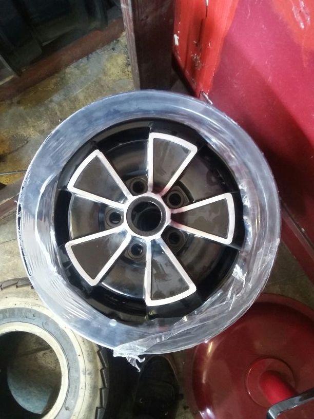 Volvo p1800 OEM Clover Wheelss