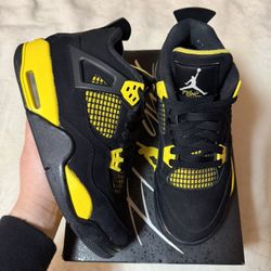 Thunder Jordan 4’s