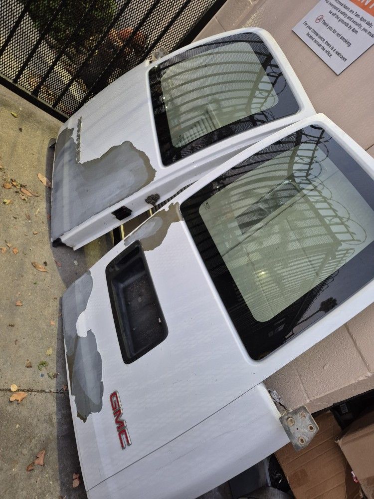 2005 Chevy express Rear Doors 