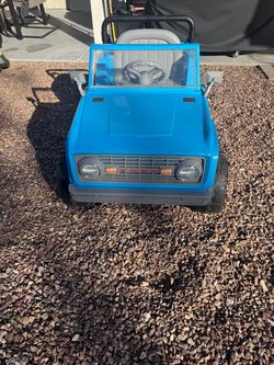 Ride on toy car