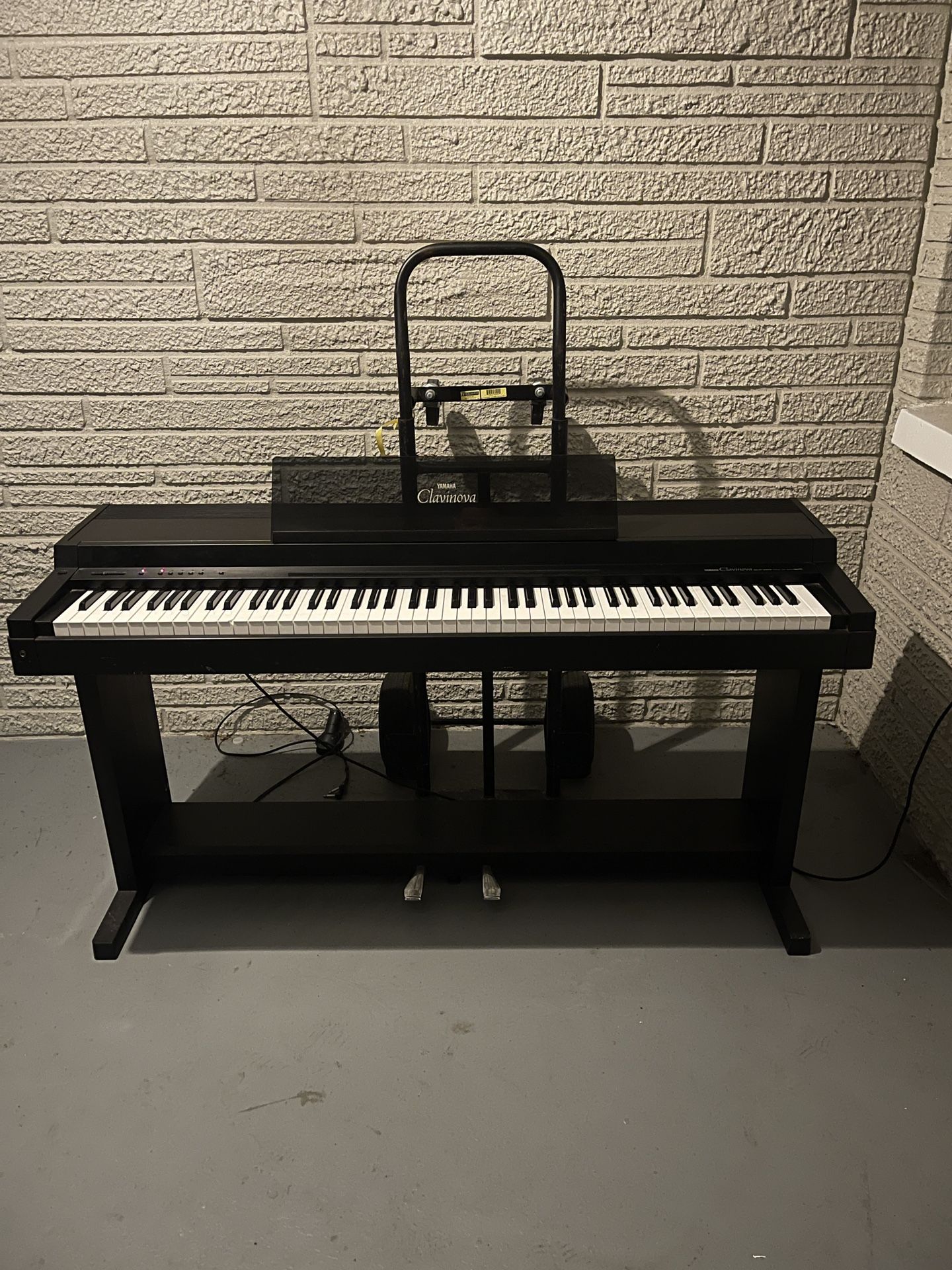 Yamaha Calvinova CLP-300 Mint Condition!!