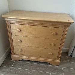 Bedroom Dresser - Wood - Excellent Condition