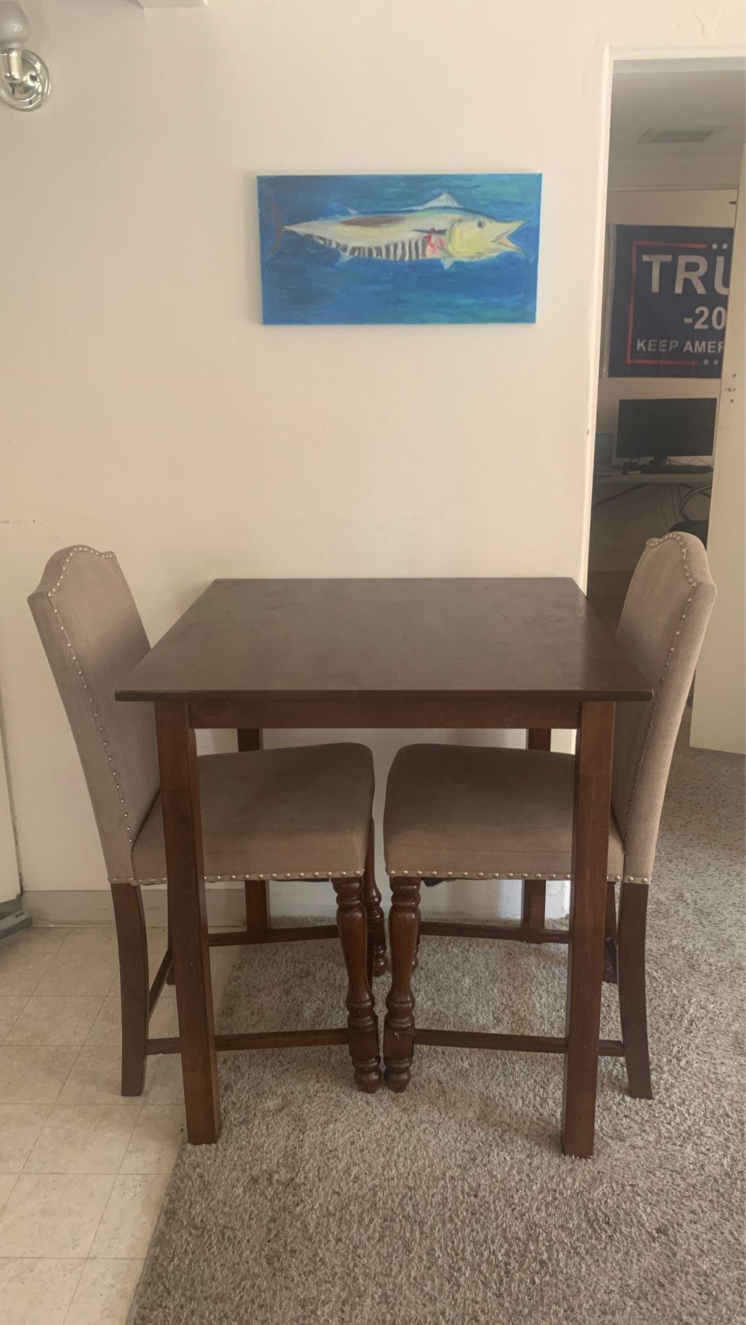 Kitchen table/breakfast table and 2 chairs