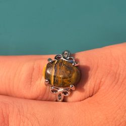 Tiger eye gemstone ring with silver detailing Ring Size 9
