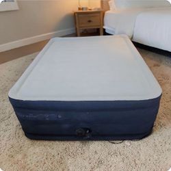 Intex Vinyl Deluxe  Airbed features a built-in electric pump for fast inflation.