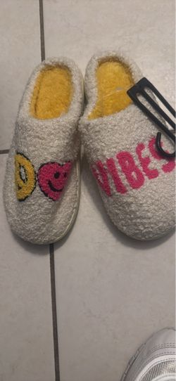 Good Vibes slippers