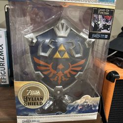 Legend Of Zelda - First 4 Figures Statue Hylian Shield 