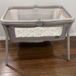 Chicco Anywhere Portable Bassinet 