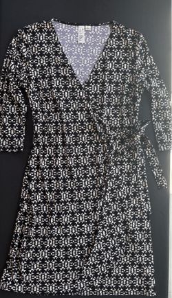 Vestido cruzado geométrico Emma & Michelle - Talla M (Blanco/Negro)