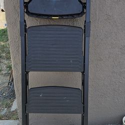 Like New Gorilla Folding Step Ladder With Tray