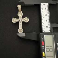Cross pendant 