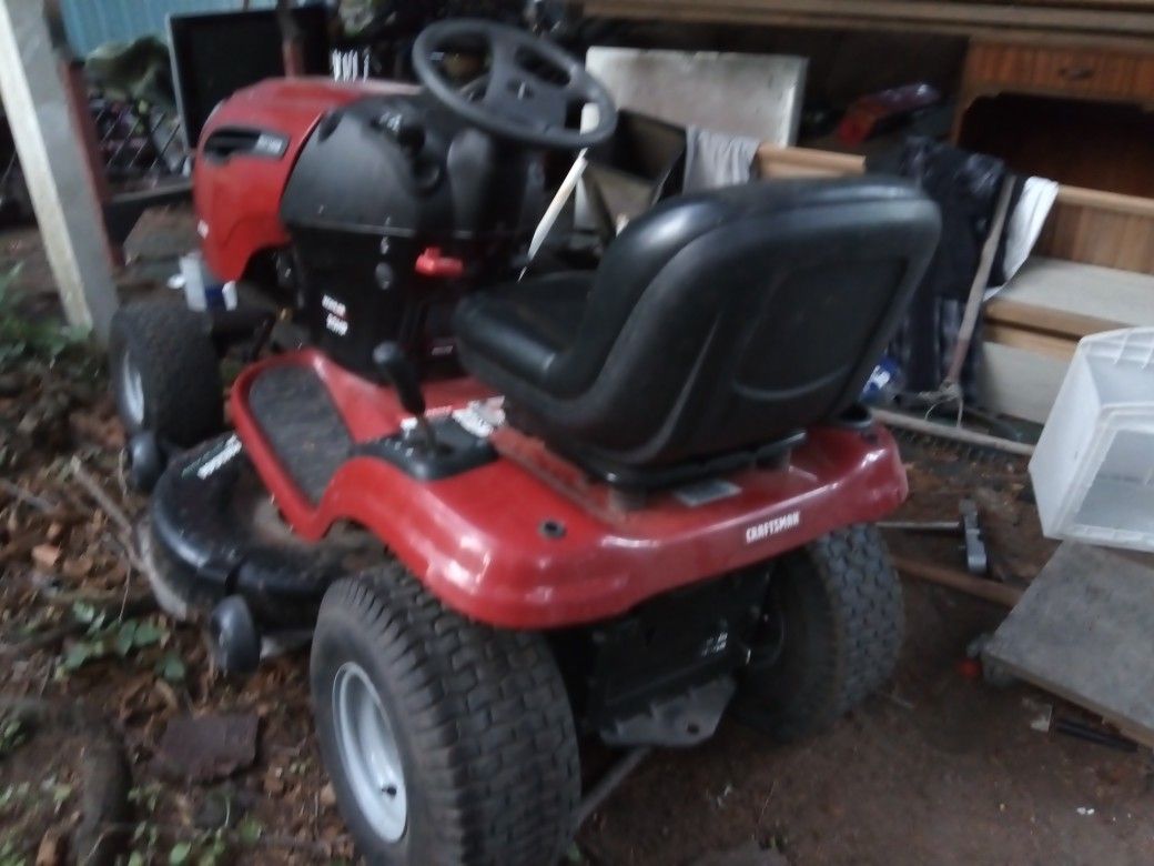 Craftsman riding lawn tractor