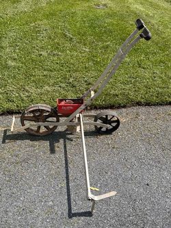 Garden planting seeder