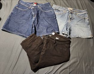 Women shorts & pants Size 10