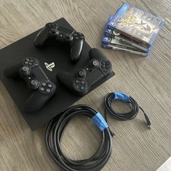 PS4 PRO 1TB And 3 Controllers 