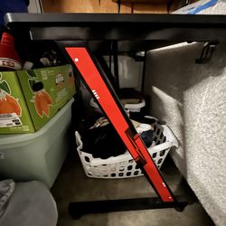 Modern Z shaped gaming desk • Carbon Fiber • Great condition • need gone •