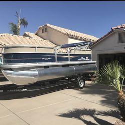 2020 Pontoon Sun tracker Party Barge 18 DLX