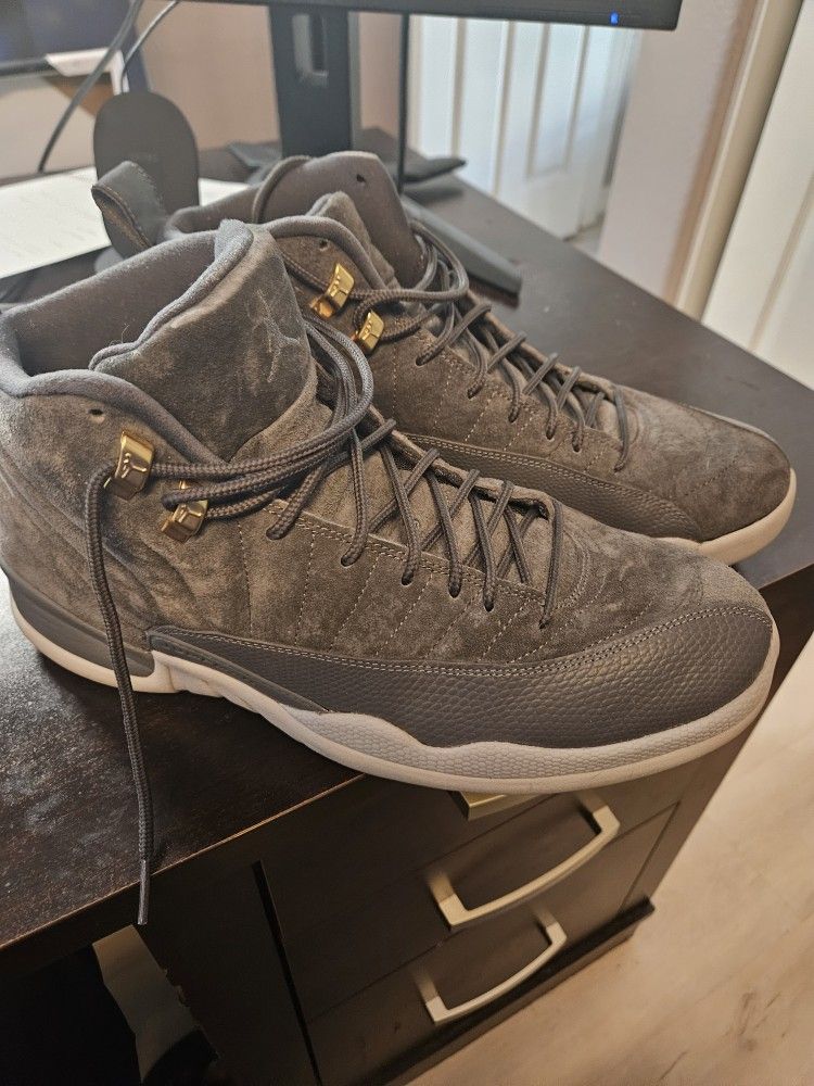 Jordan 12 Retro
Dark Grey