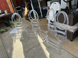 Clear Acrylic Ghost Chairs – Set of 4