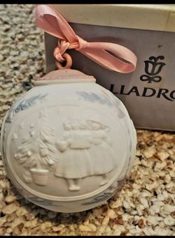 Lladró Porcelain Christmas Ball Ornament