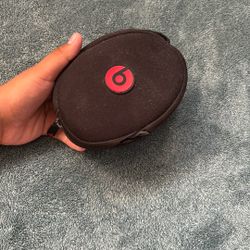 Beats By Dr Dre Size L Wired Headphones Good Condition The Case Is Burnt