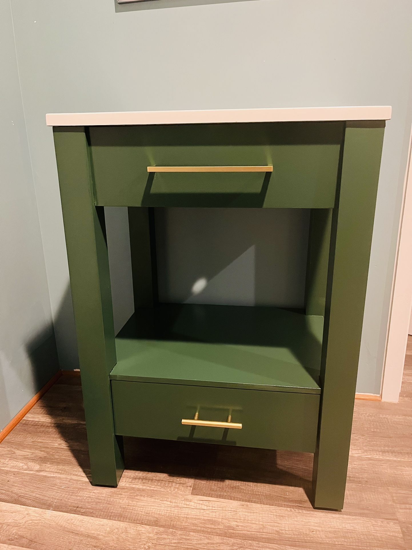 24” BATHROOM VANITY