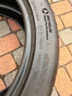 Four Michelin 275/40 ZR 19 pilot sport