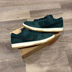 ⬇️UNDER RETAIL⬇️ - Nike SB Dunk Low “Deep Fir” Size 9 and 11.5 IN HAND BRAND NEWi