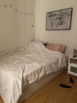 QUEEN MATRESS AND BOX SPRING