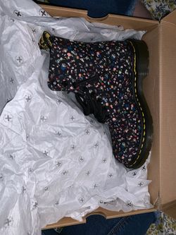 Women’s Dr. Martens