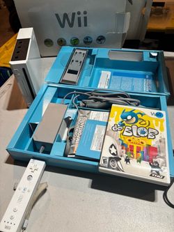 Nintendo Wii Console Bundle with de Blob