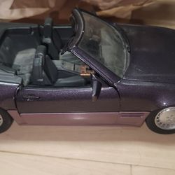 Maisto 1989 Mercedes-Benz 500SL Scale 1:18 Die Cast Model Car Special Edition 