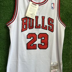MICHAEL JORDAN CHICAGO BULLS MITCHELL & NESS JERSEY BRAND NEW WITH TAGS SIZES LARGE AND XL AVAILABLE