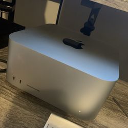 Apple Mac Studio (M1 Max 10‑core CPU, 24‑core GPU, 32GB RAM, 512GB SSD)