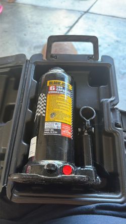 Hydraulic bottle jack