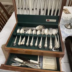 1847 Roger’s silverplate  Flatware Reflections 79 Pieces