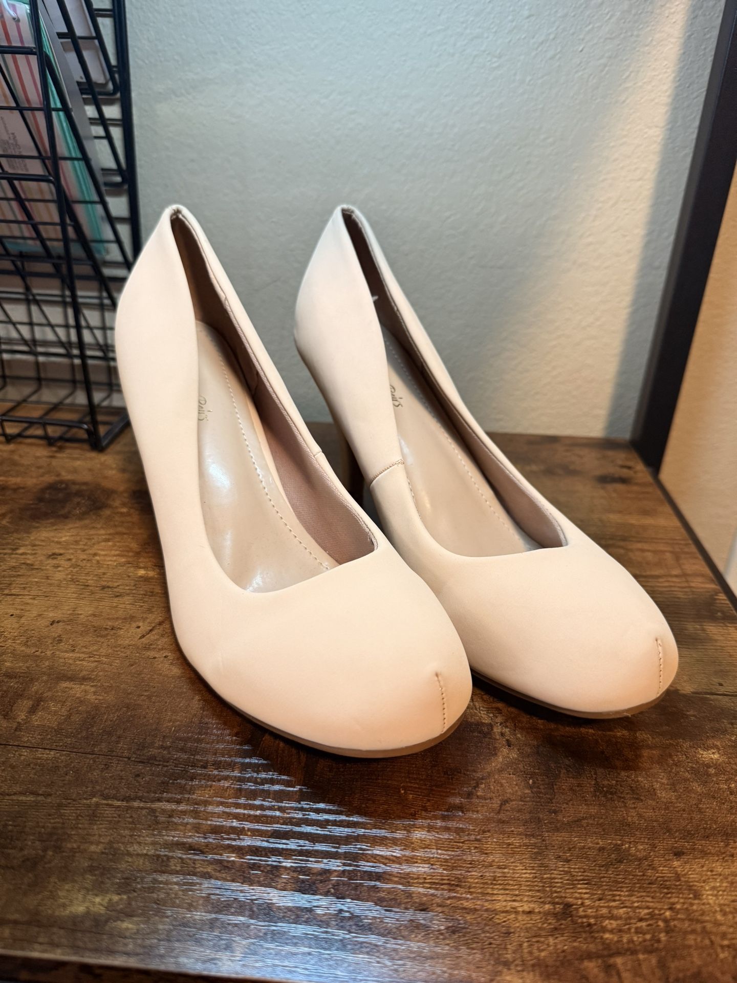 Women’s Light Beige Heels Size: 11