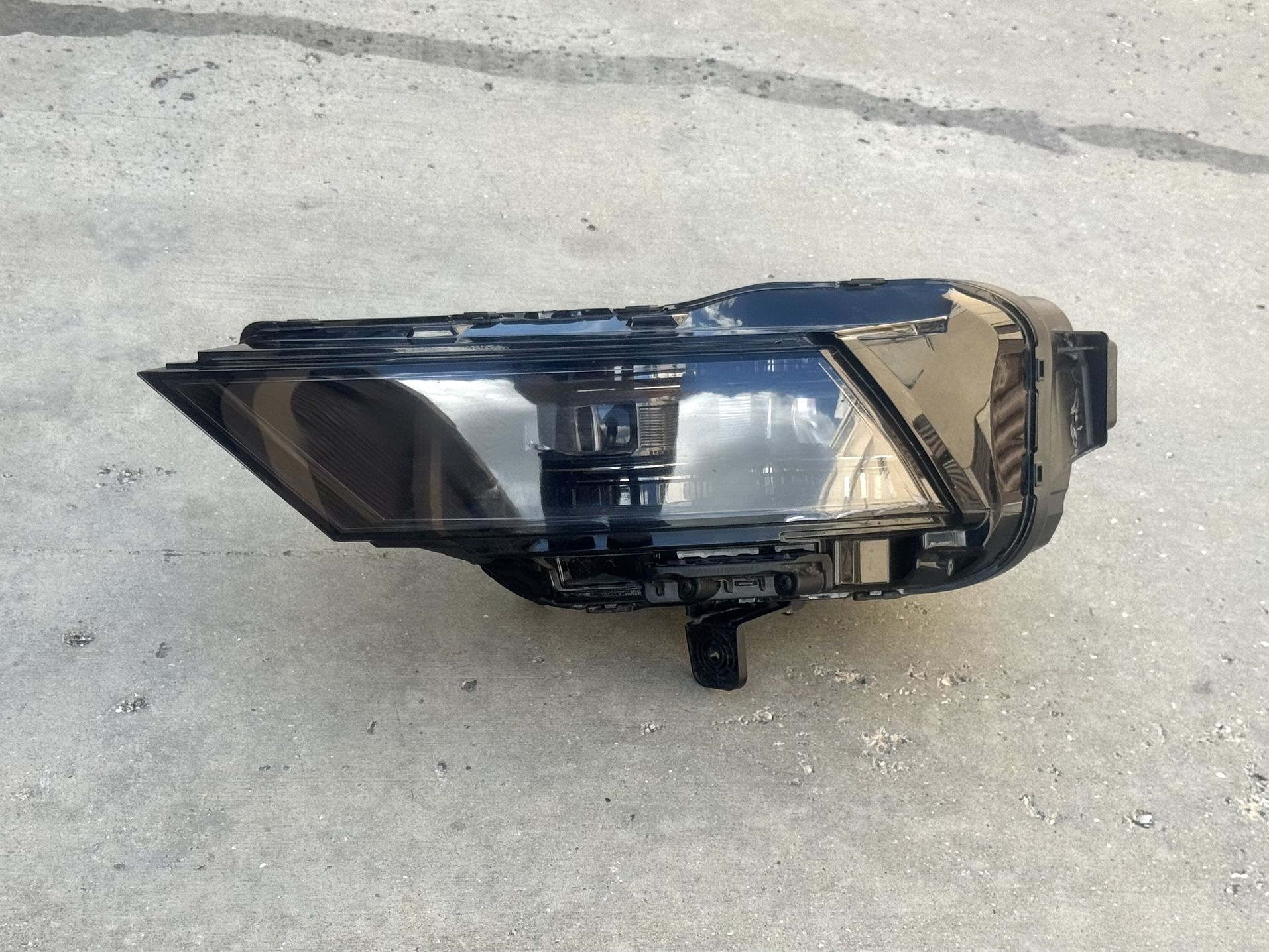 2024 - 2025 HYUNDAI SONATA LH DRIVER SIDE HEADLIGHT OEM (BROKEN LENS)