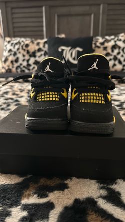 Jordan 4s Retro (Yellow / Black)