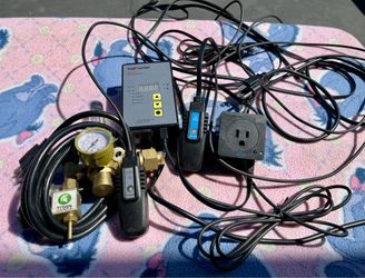 Trolmaster CO2 Controller, EOS 2 Humidity Controller and Titan CO2 Regulator and Extras