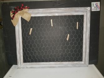 Distressed chicken wire frames