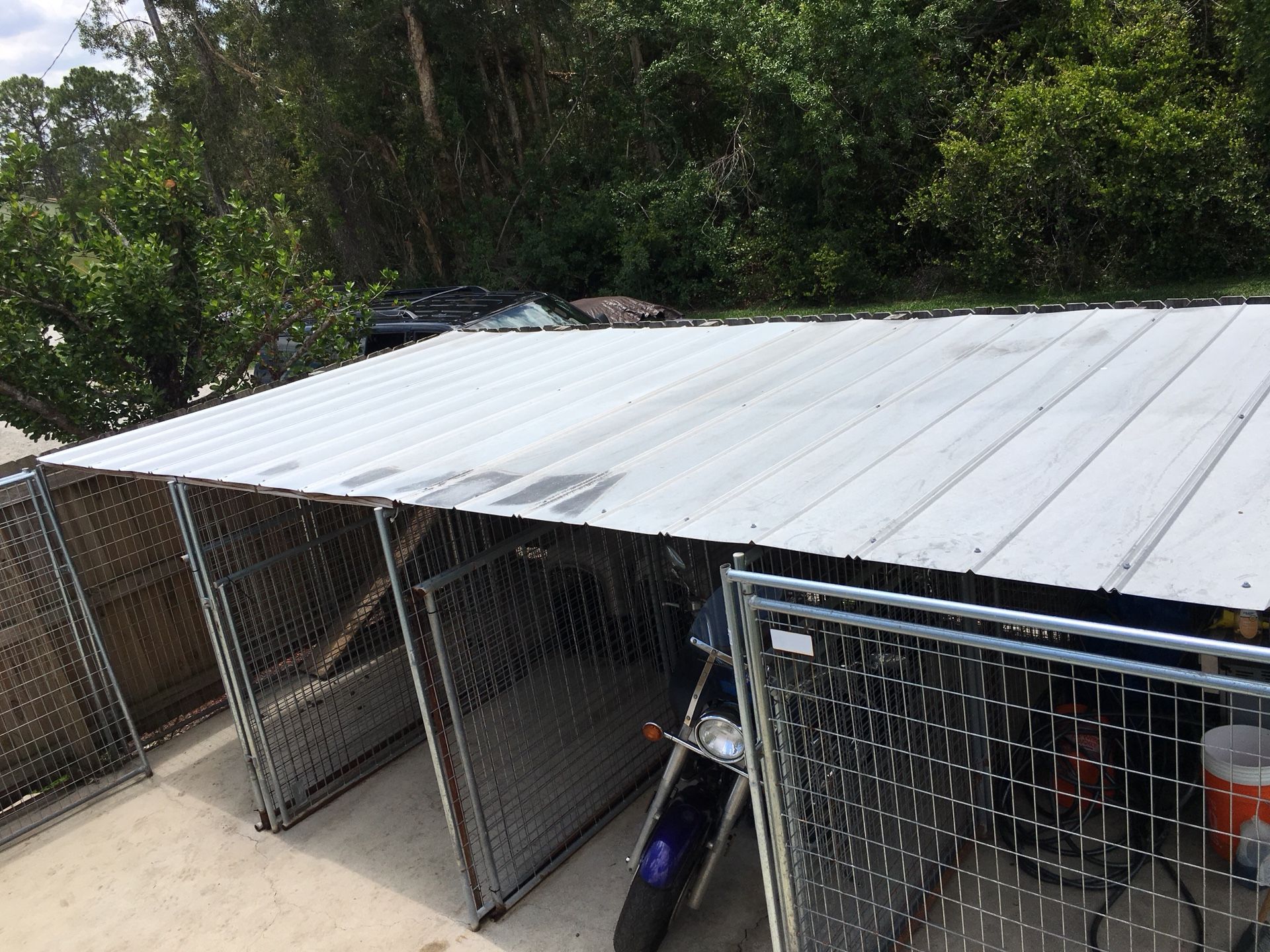 Dog Kennels; Professional kennels DOC BOB; 23 panels (6’x5’); 2 doors; all hardware, 10 aluminum roof panels (10’ long), TOP OF THE LINE; you c