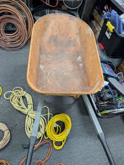 True Temper Heavy-Duty Steel Wheelbarrow – Contractor/Garden