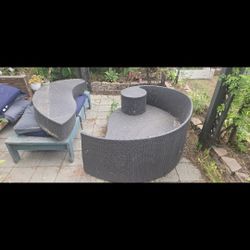 Outdoor Seatee And Table