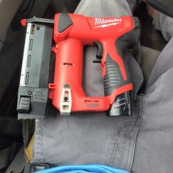 Milwaukee M12 Pin Nailer 