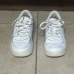 Nike Shoes Kids Size 1c  Very Good Condition.   $20 or Best offer 