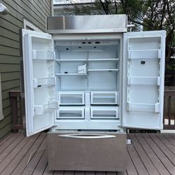 Kitchen Aid Refrigerator, Model # Kbfc42fss00