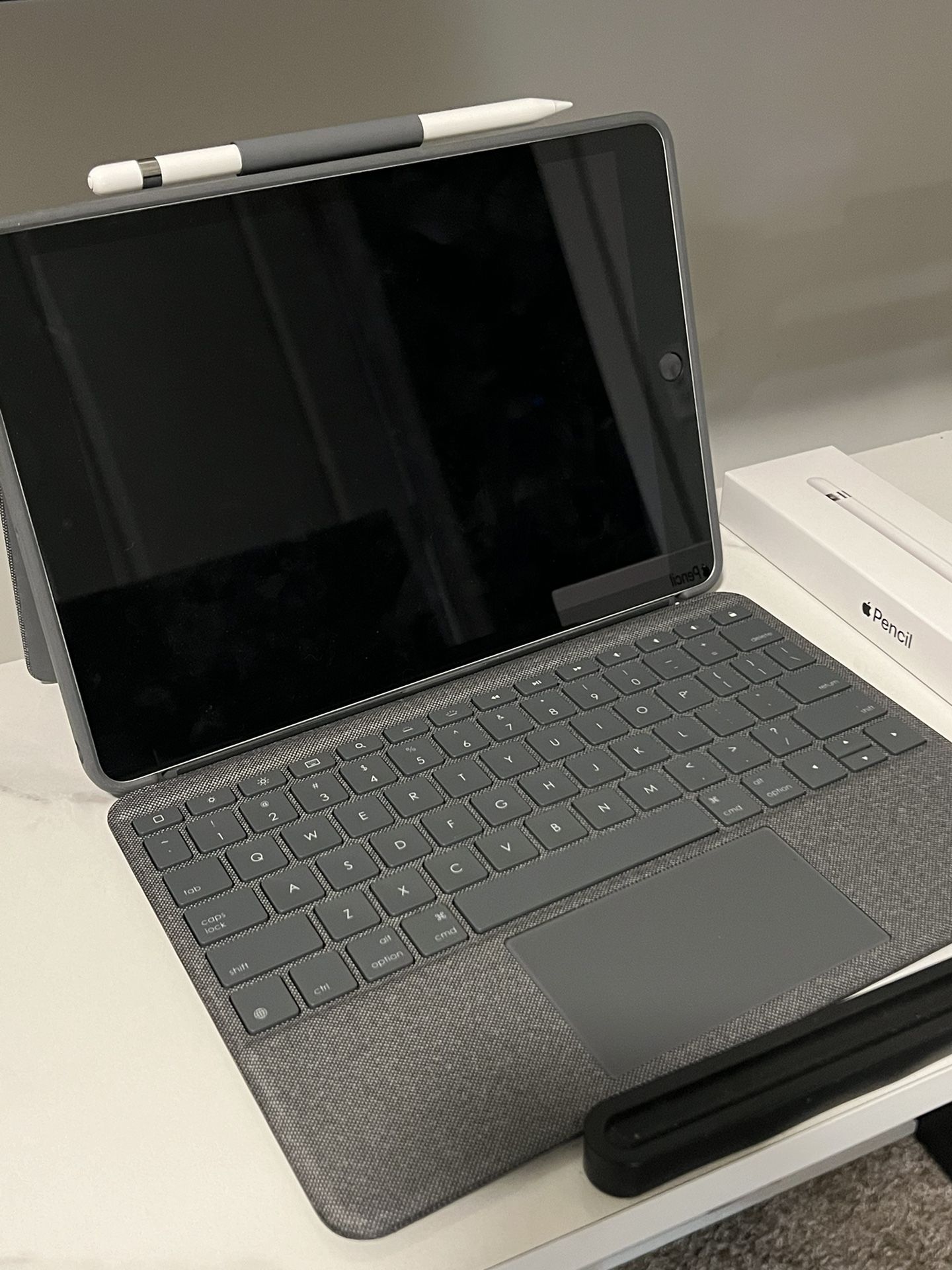 iPad 9th Gen with keyboard and pen (negotiable)