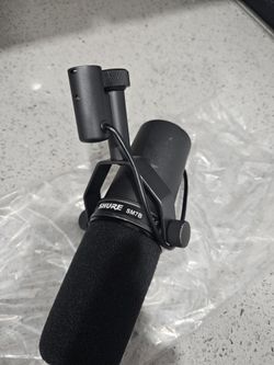 Shure - SM7B Cardioid Dynamic Vocal Microphone podcast, broadcasting for XLR connector 

